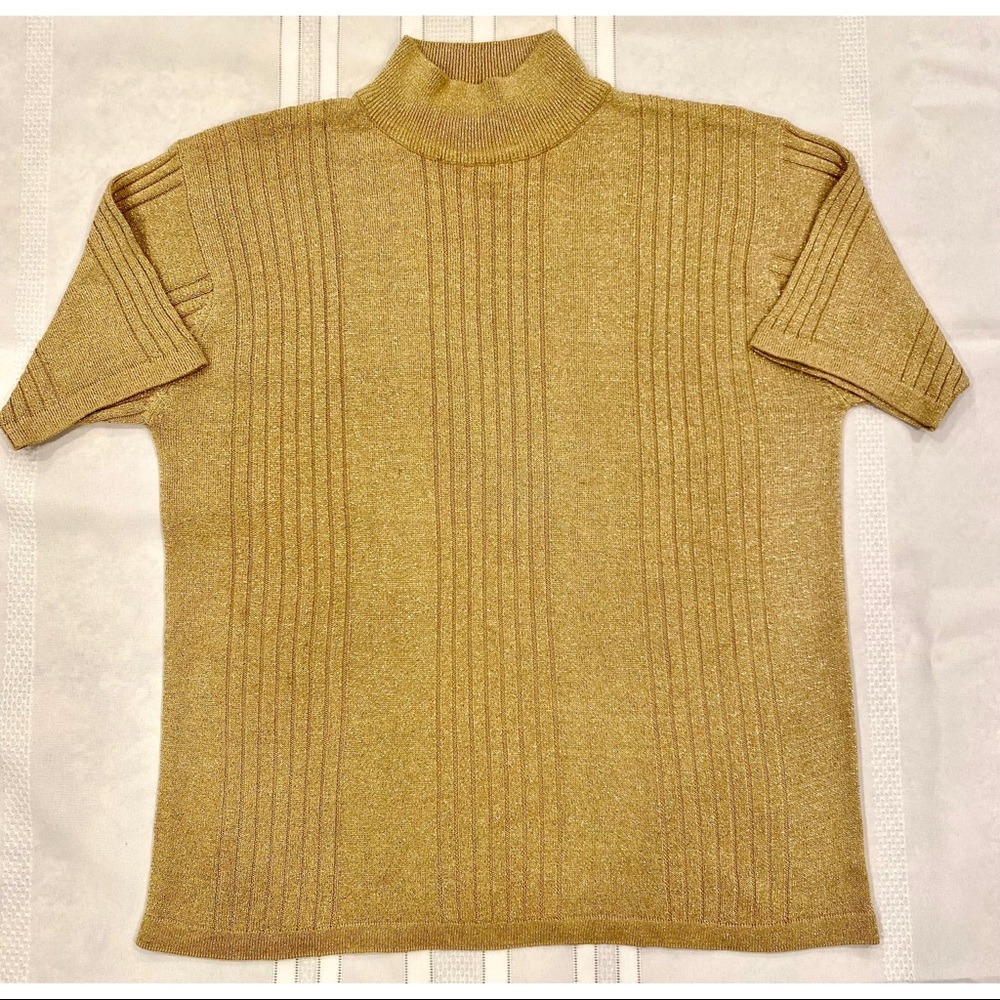 Distinctive New York Gold Metallic Gold Short Sleeve Blouse - size M